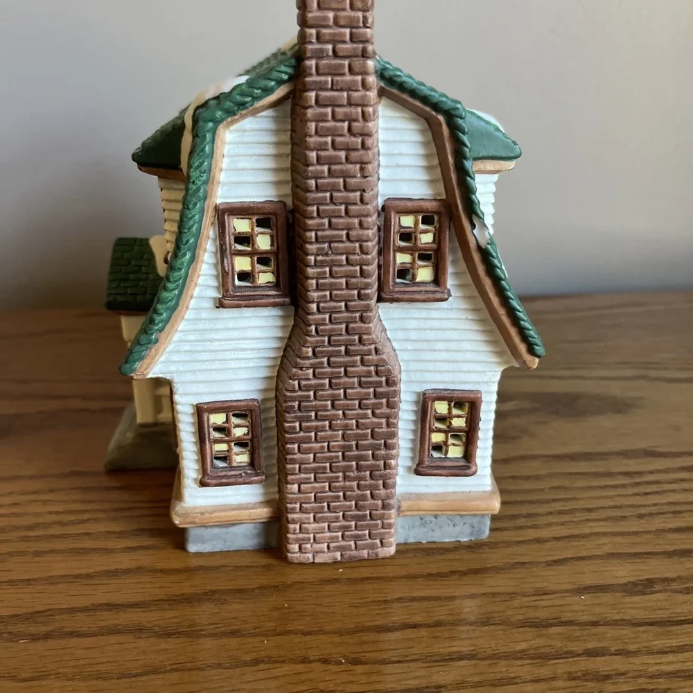 Heartland Valley Village House Cottage‎ Porcelain Lighted House Christmas O'Well
